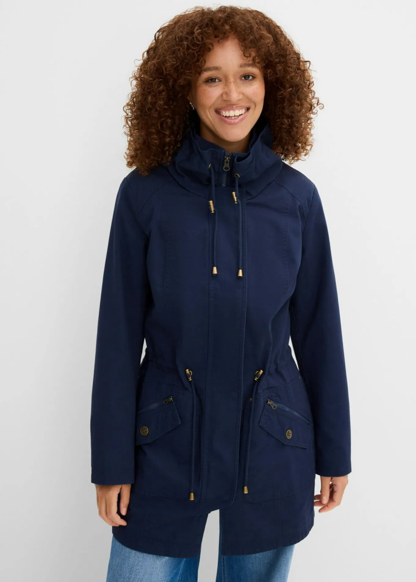 Parka corta de algodón con cuello alto, entallada