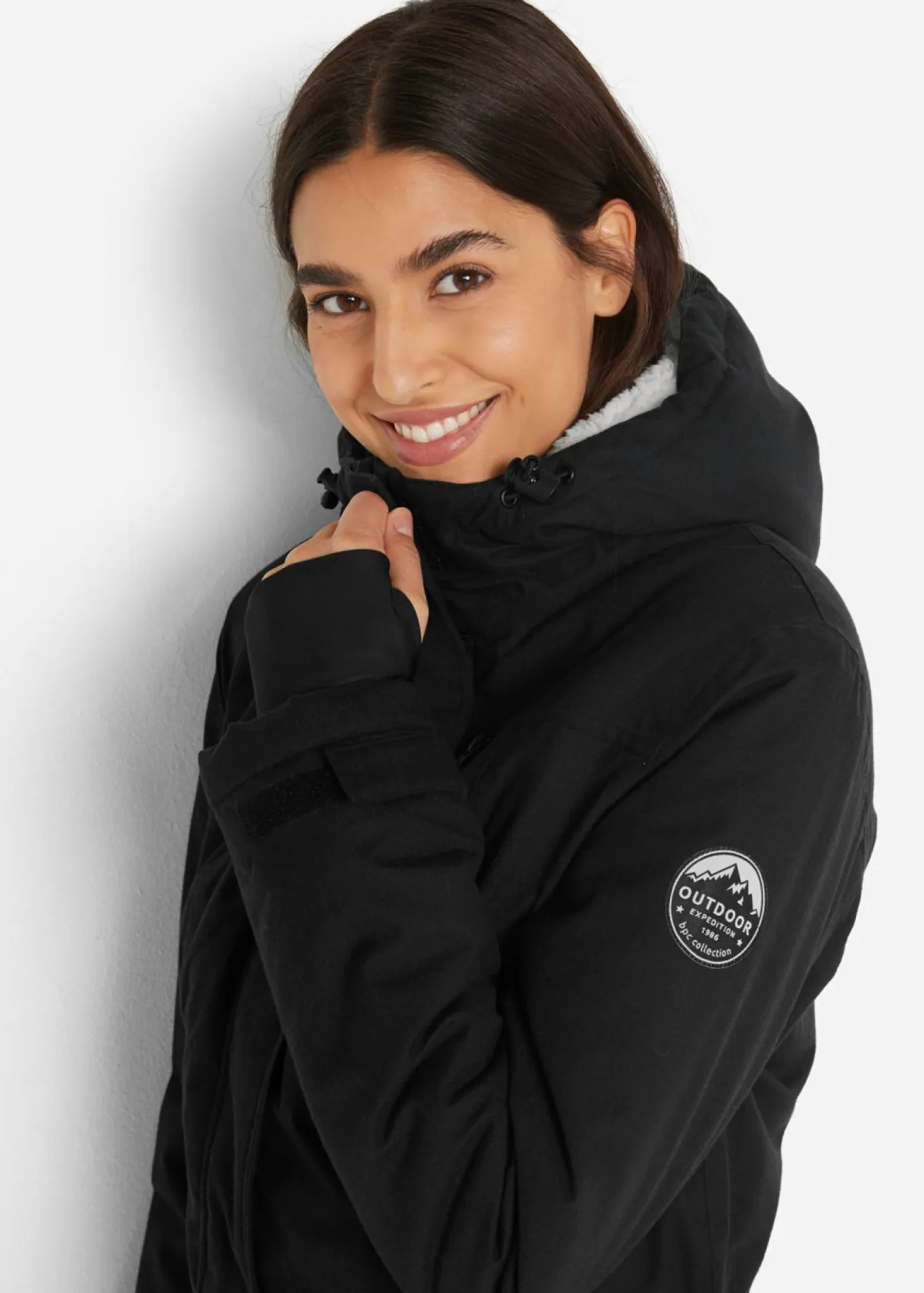 Parka funcional impermeable con forro de peluche en la capucha
