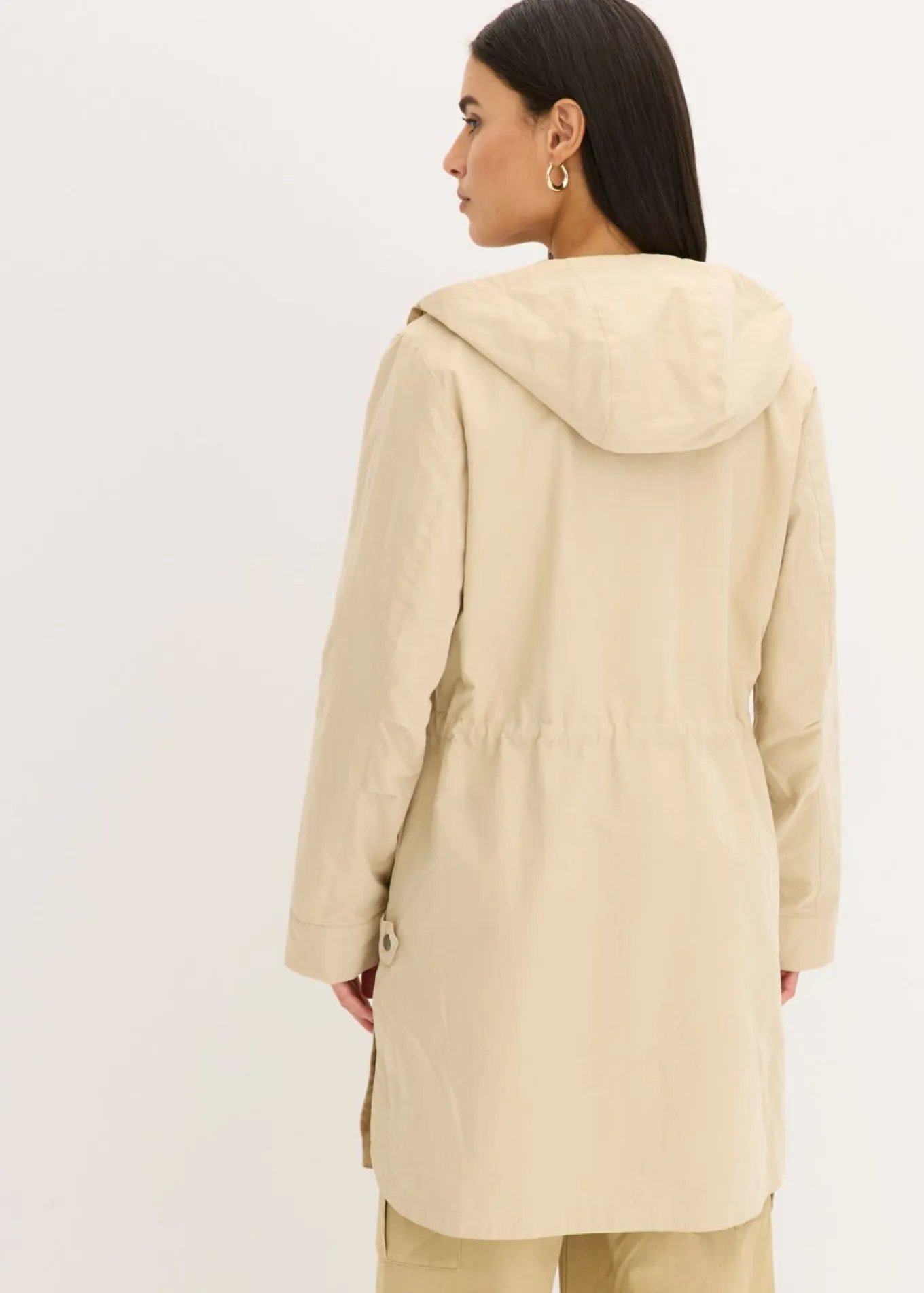 Parka larga con capucha