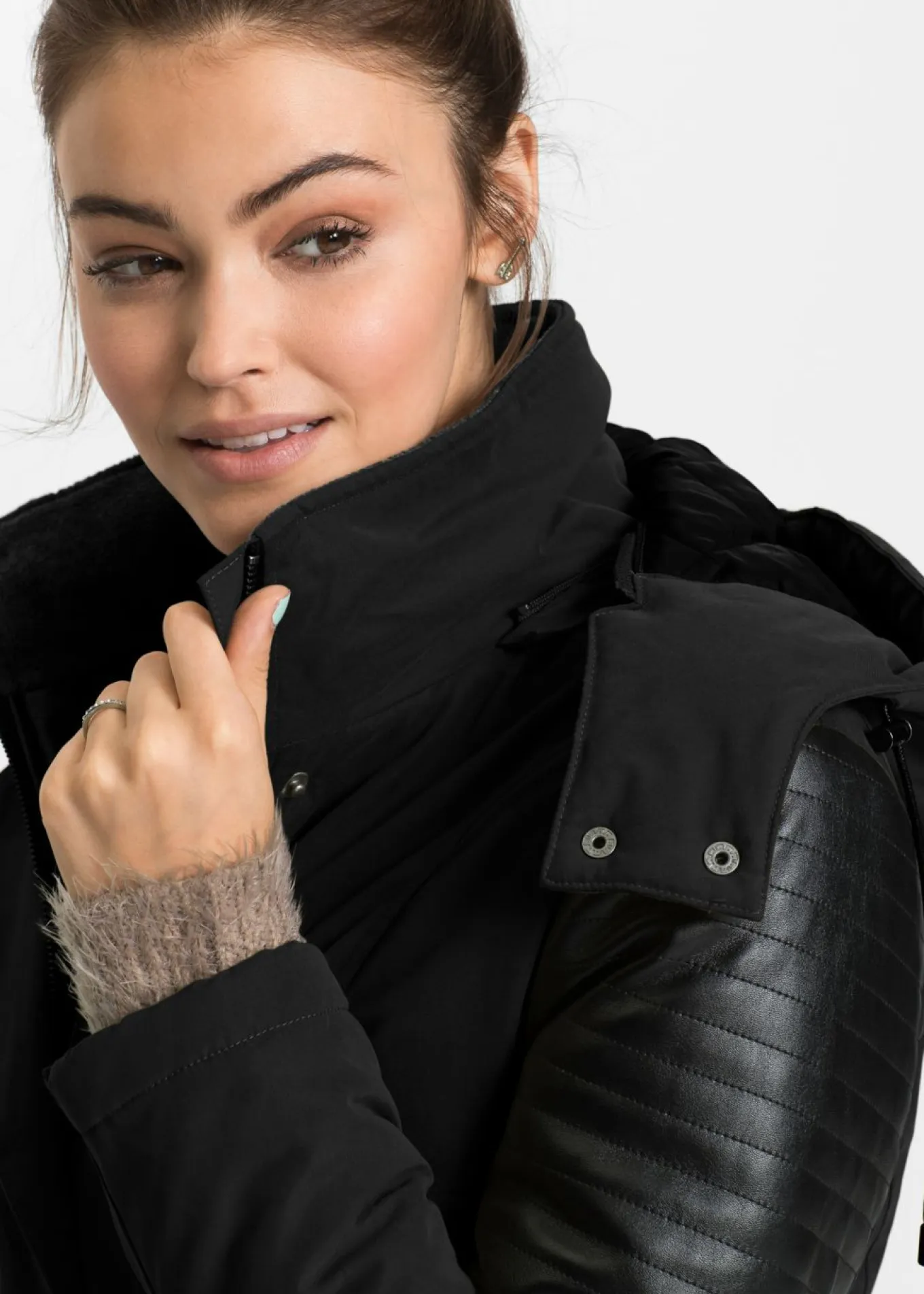 Parka larga con inserciones de piel sintética