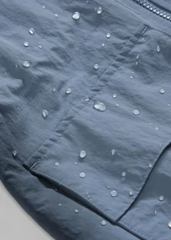 Parka ligera repelente al agua