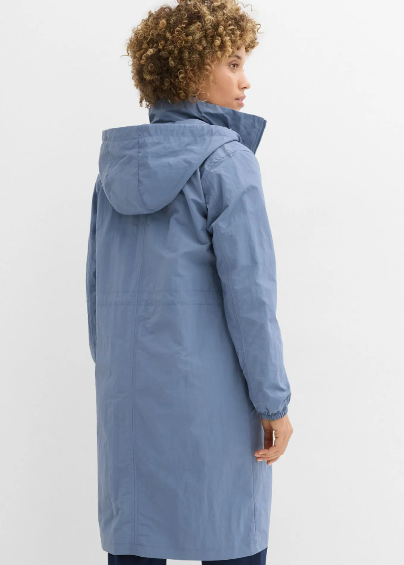 Parka ligera repelente al agua
