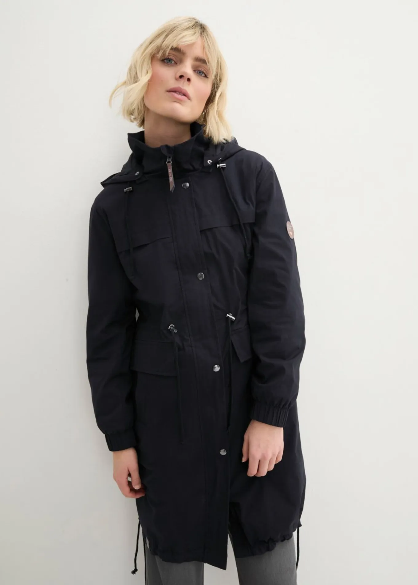 Parka tipo gabardina con bolsillos grandes