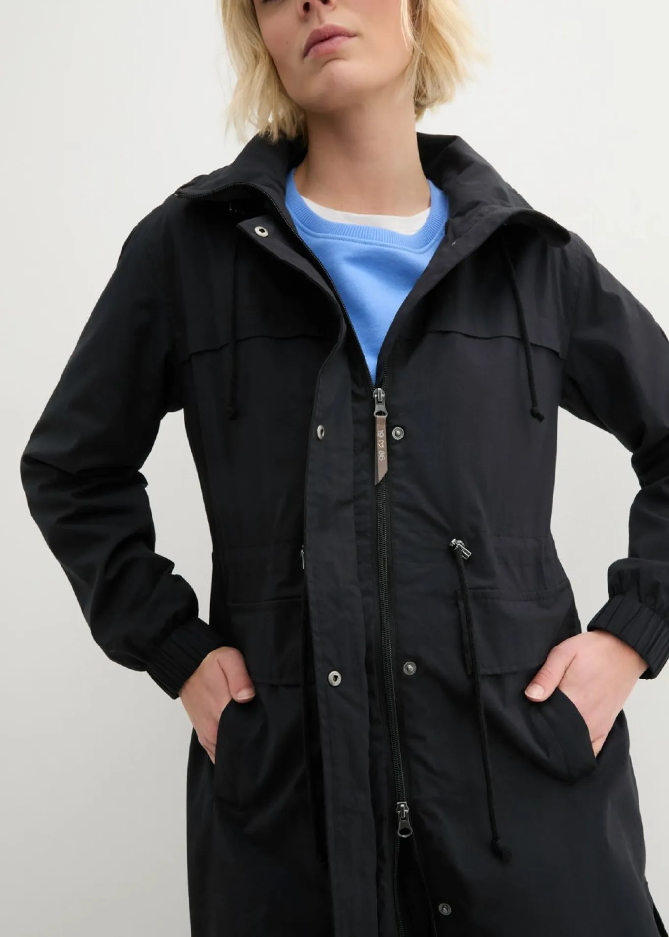 Parka tipo gabardina con bolsillos grandes