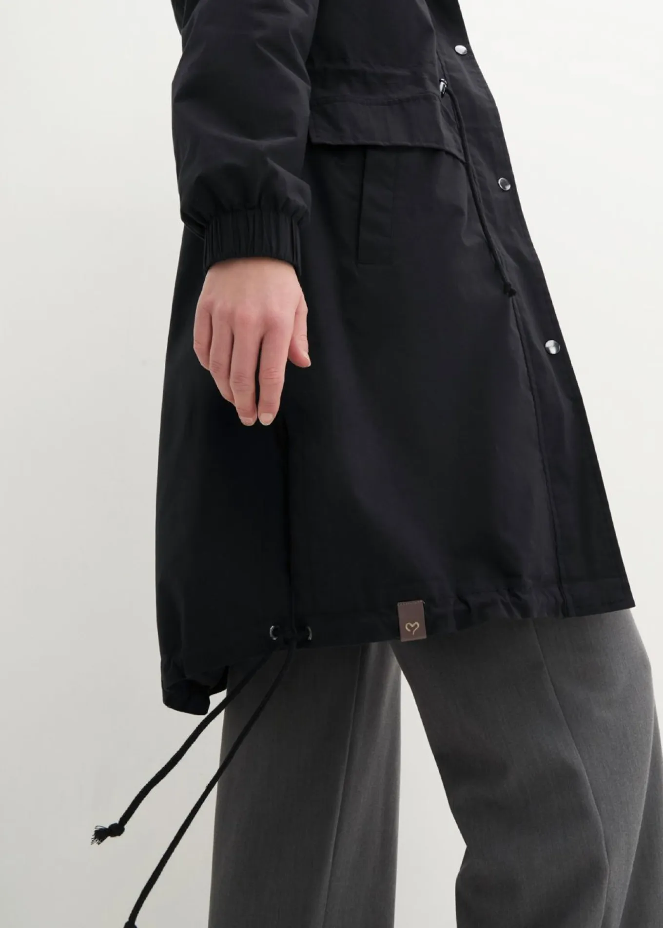 Parka tipo gabardina con bolsillos grandes