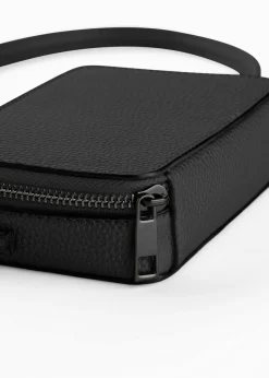 Pequeño bolso estilo bandolera con correa desmontable