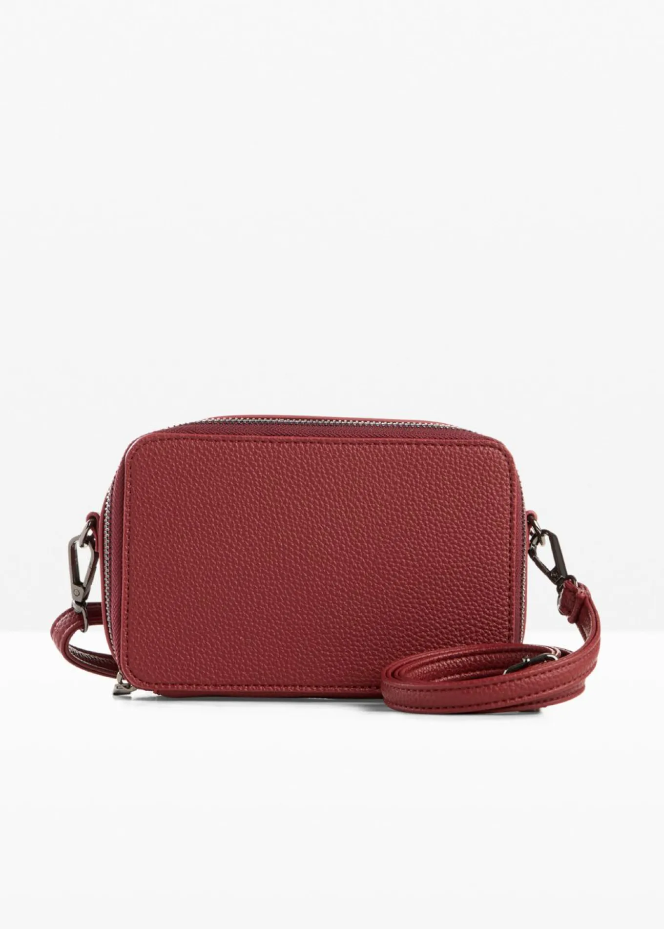 Pequeño bolso estilo bandolera con correa desmontable