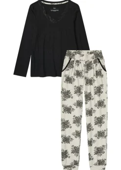 Pijama con encaje discreto
