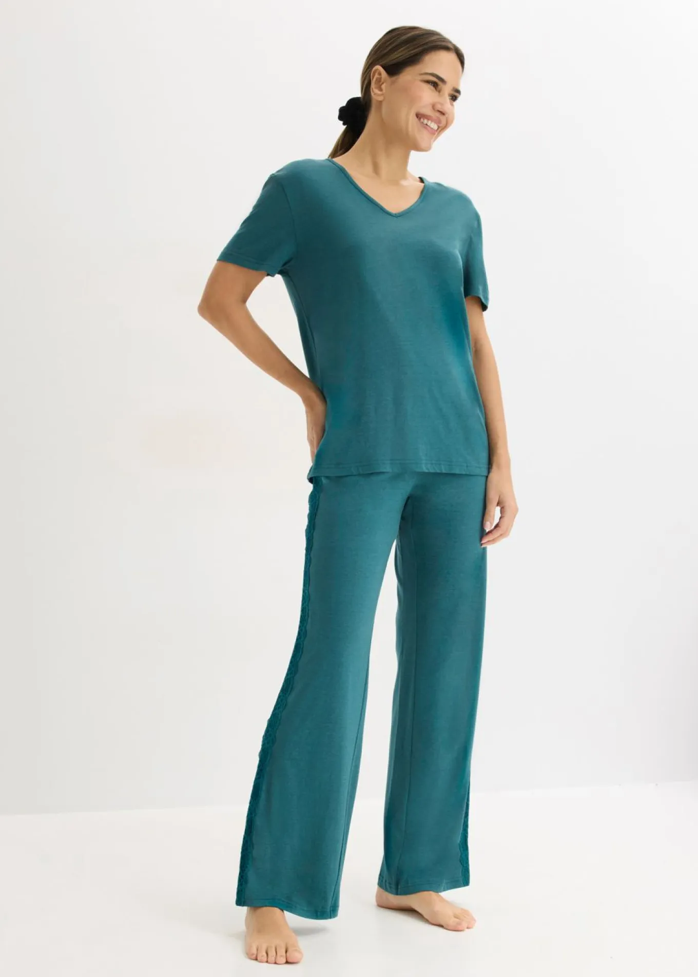 Pijama con viscosa y encaje