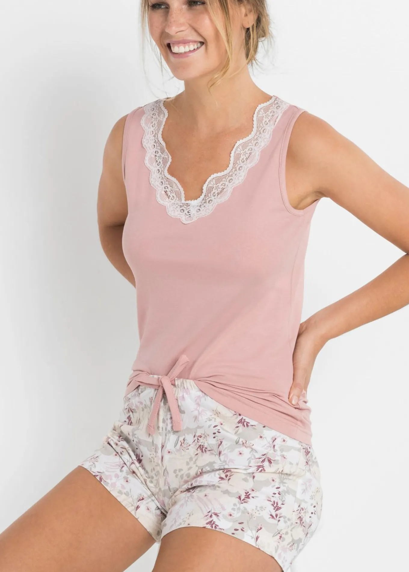 Pijama corto con encaje fino