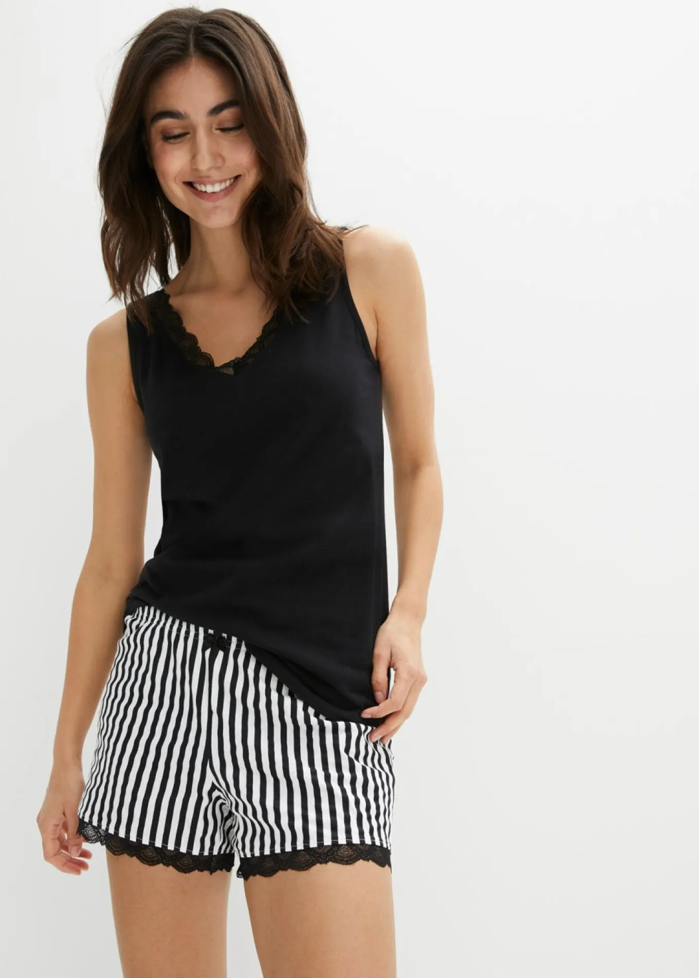 Pijama corto con encaje fino
