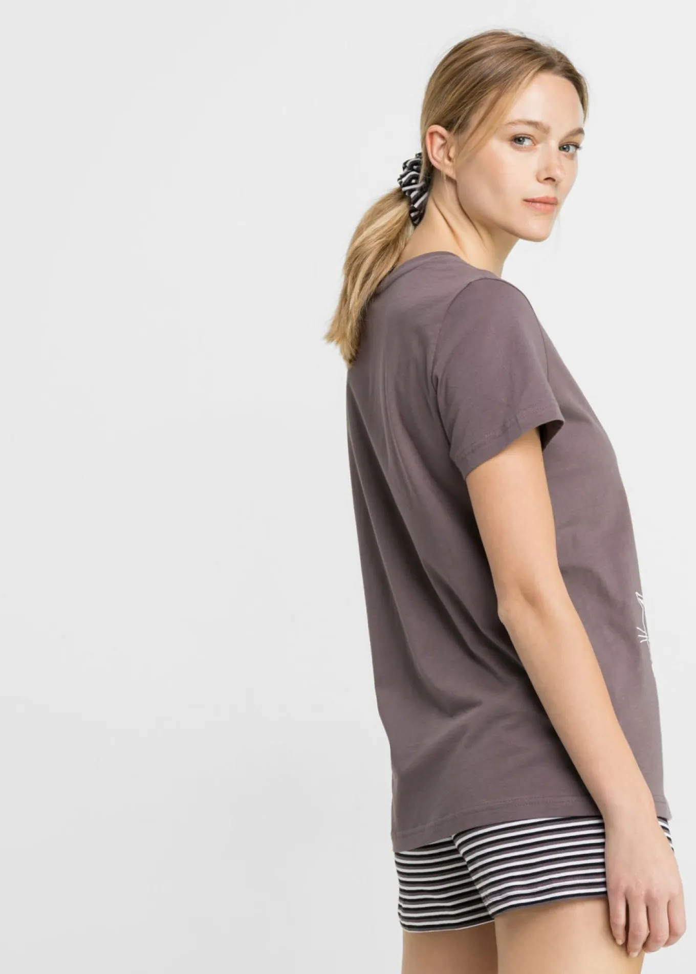 Pijama corto con gomilla para el pelo