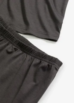 Pijama corto de material ligero y suave
