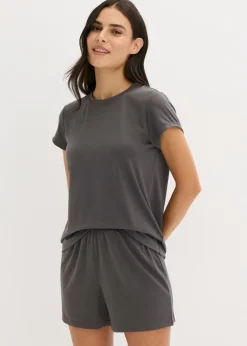 Pijama corto de material ligero y suave