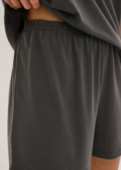 Pijama corto de material ligero y suave