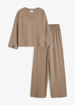 Pijama de canalé suave con perneras anchas