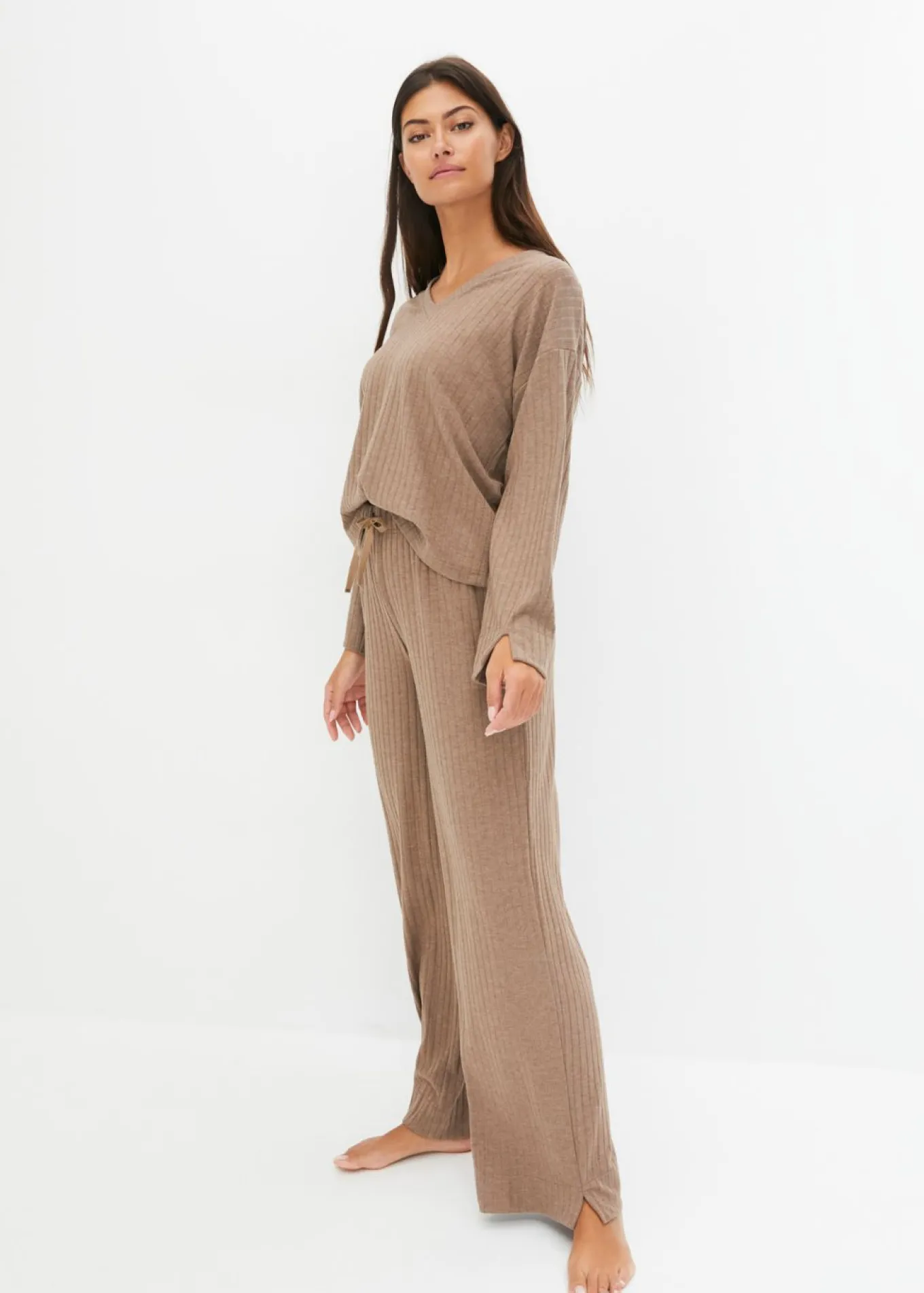 Pijama de canalé suave con perneras anchas