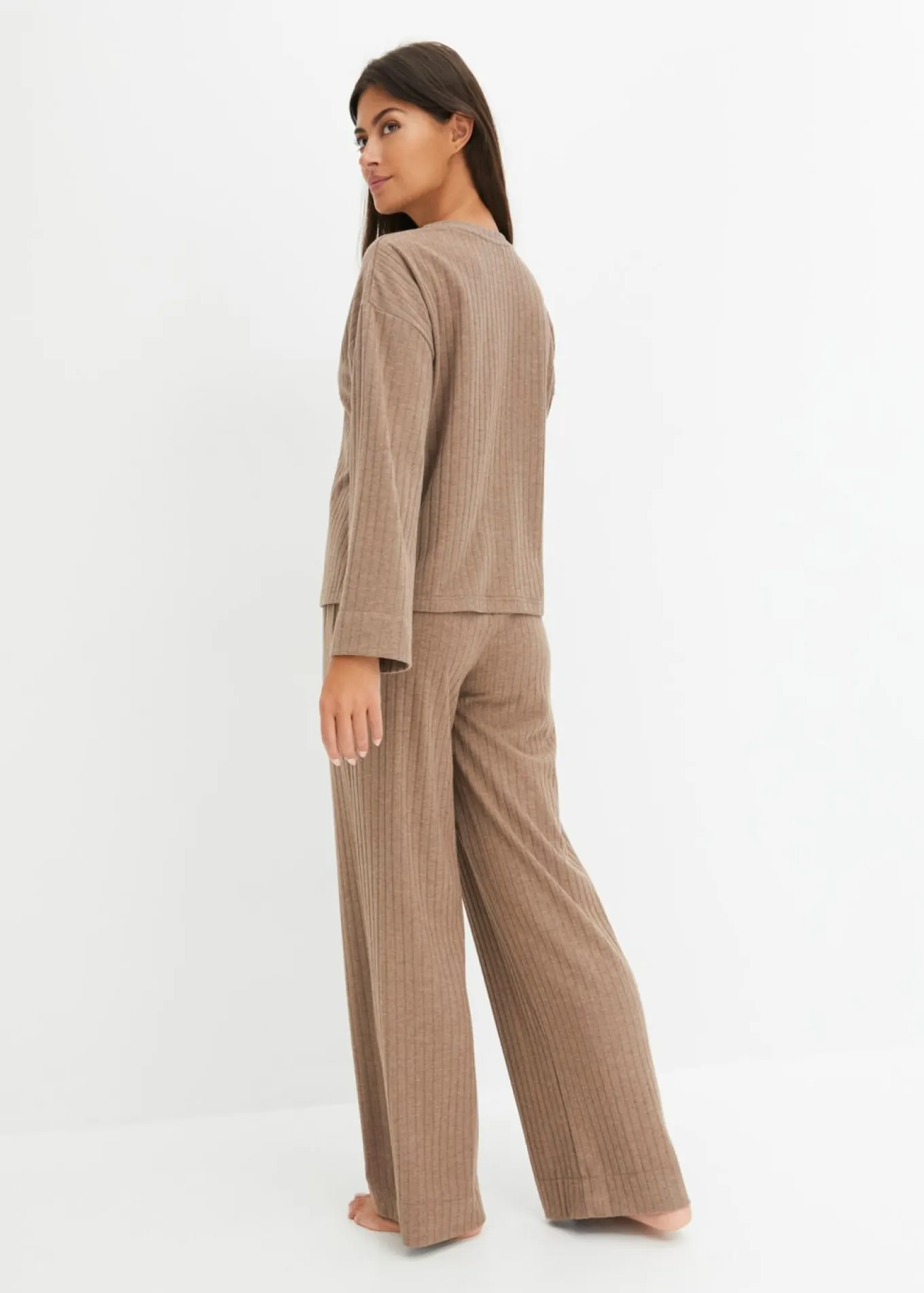 Pijama de canalé suave con perneras anchas