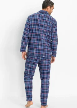 Pijama de franela suave con botones y mangas largas.