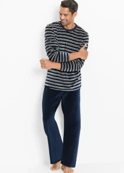 Pijama de material suave con mangas largas