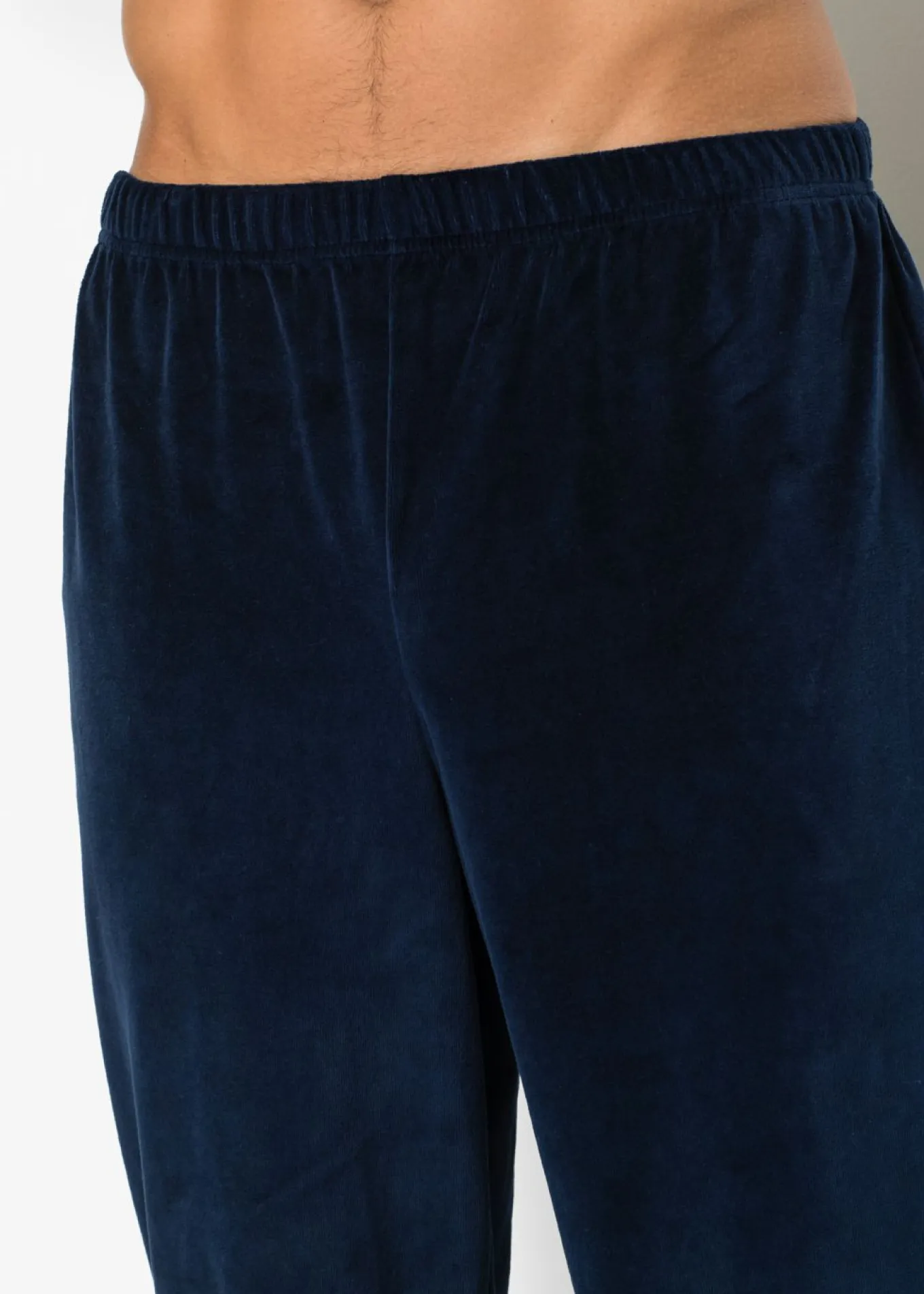 Pijama de material suave con mangas largas