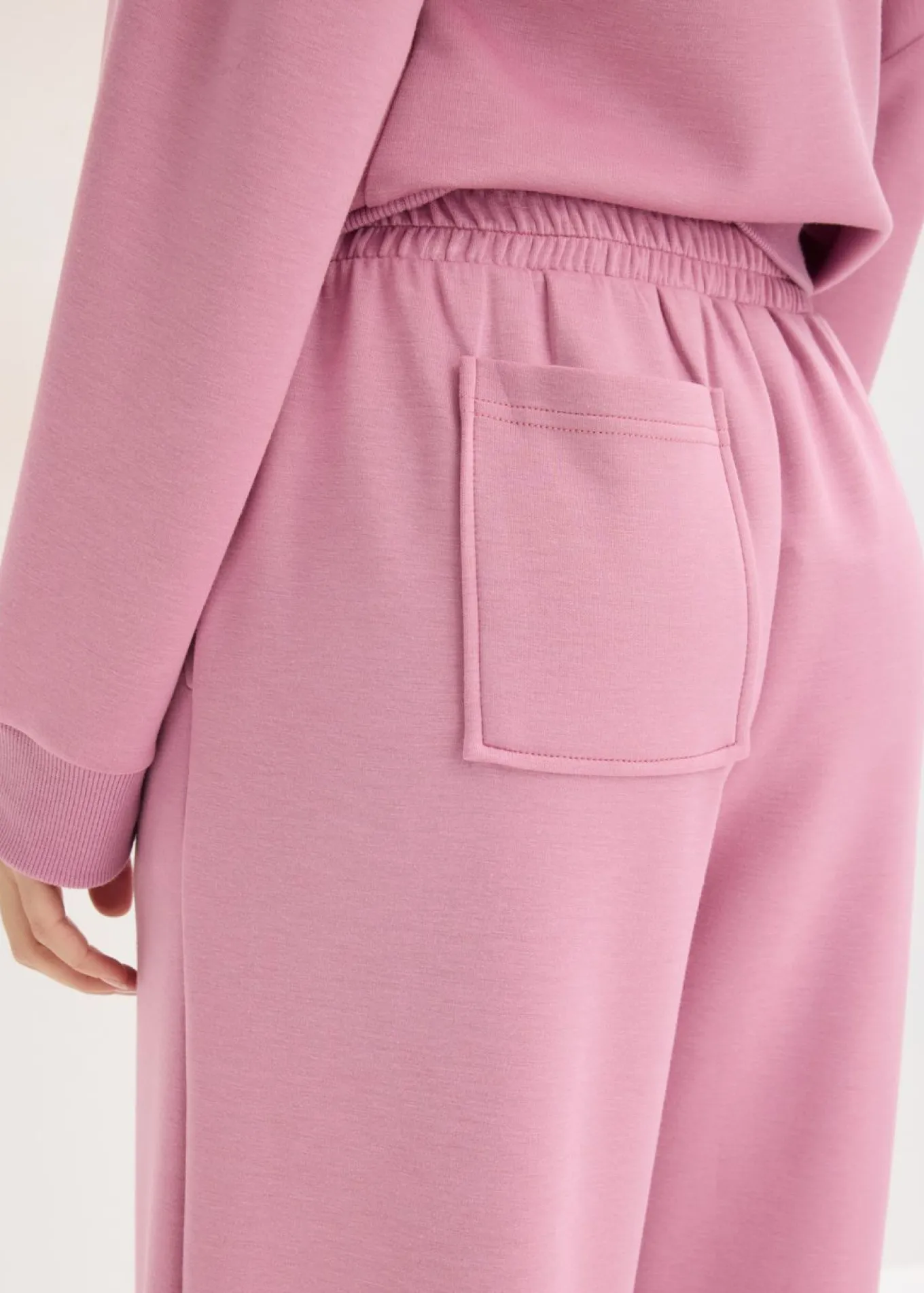 Pijama de neopreno con top corto