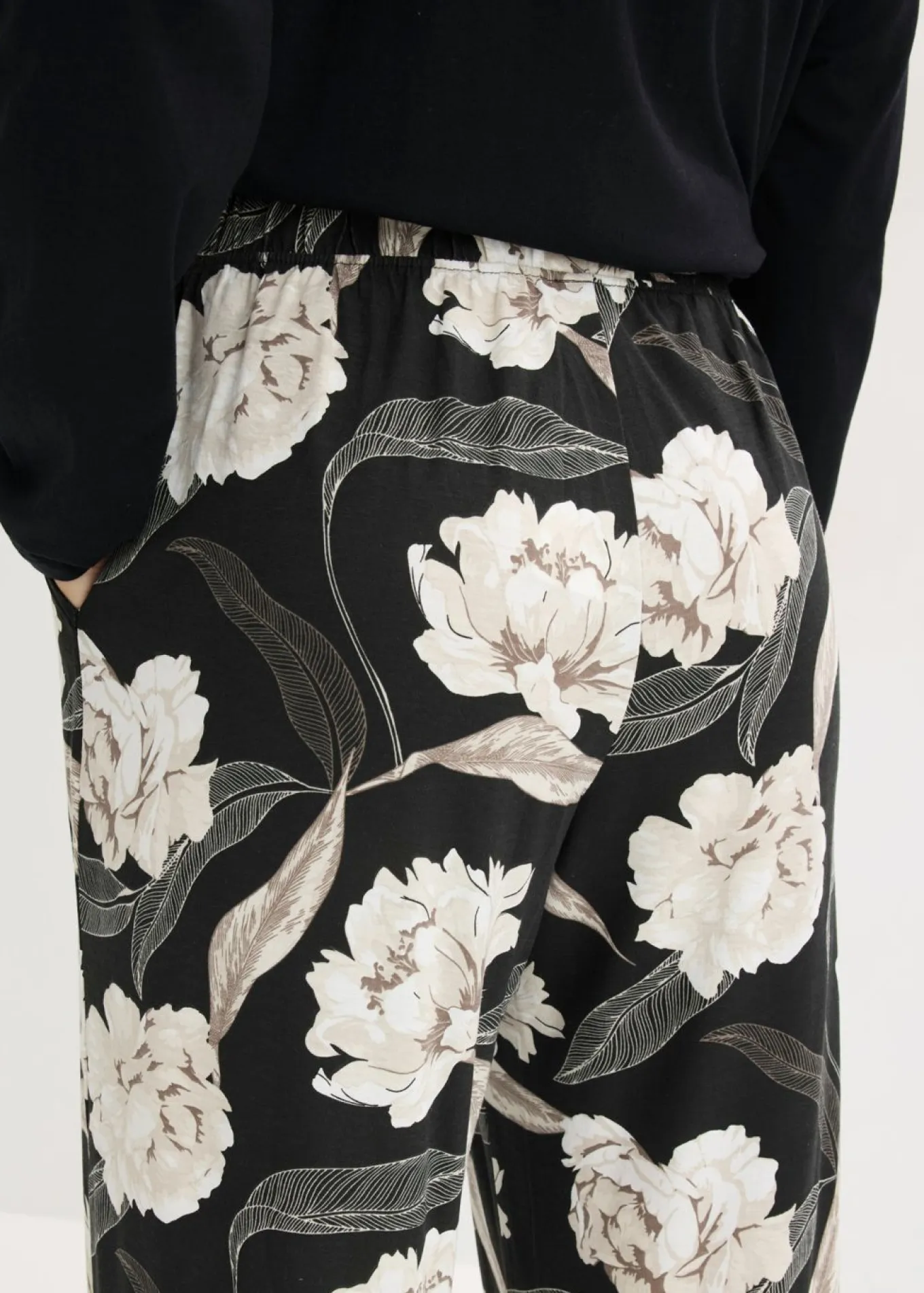 Pijama de viscosa con perneras anchas