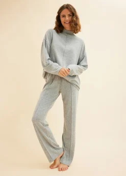 Pijama holgado de tejido suave