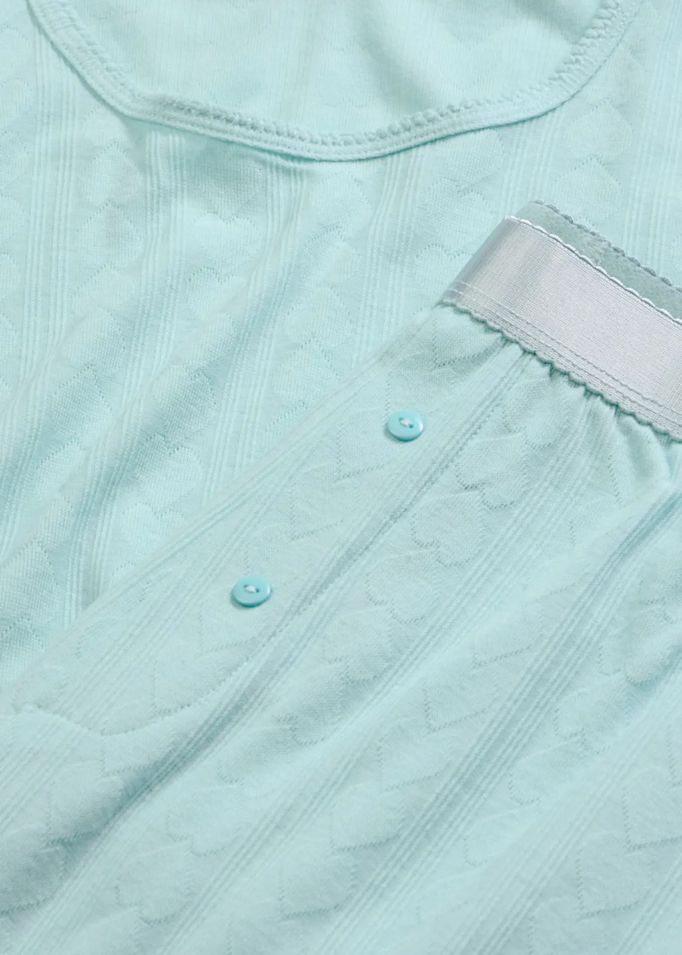 Pijama ligero con estampado de corazones