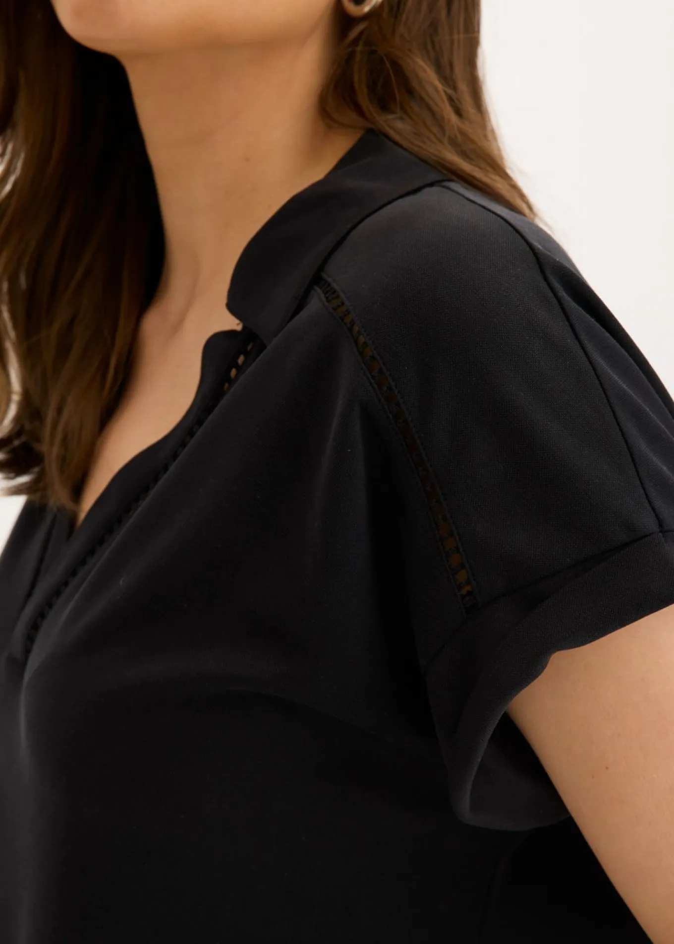 Polo de piqué de viscosa con inserto de encaje