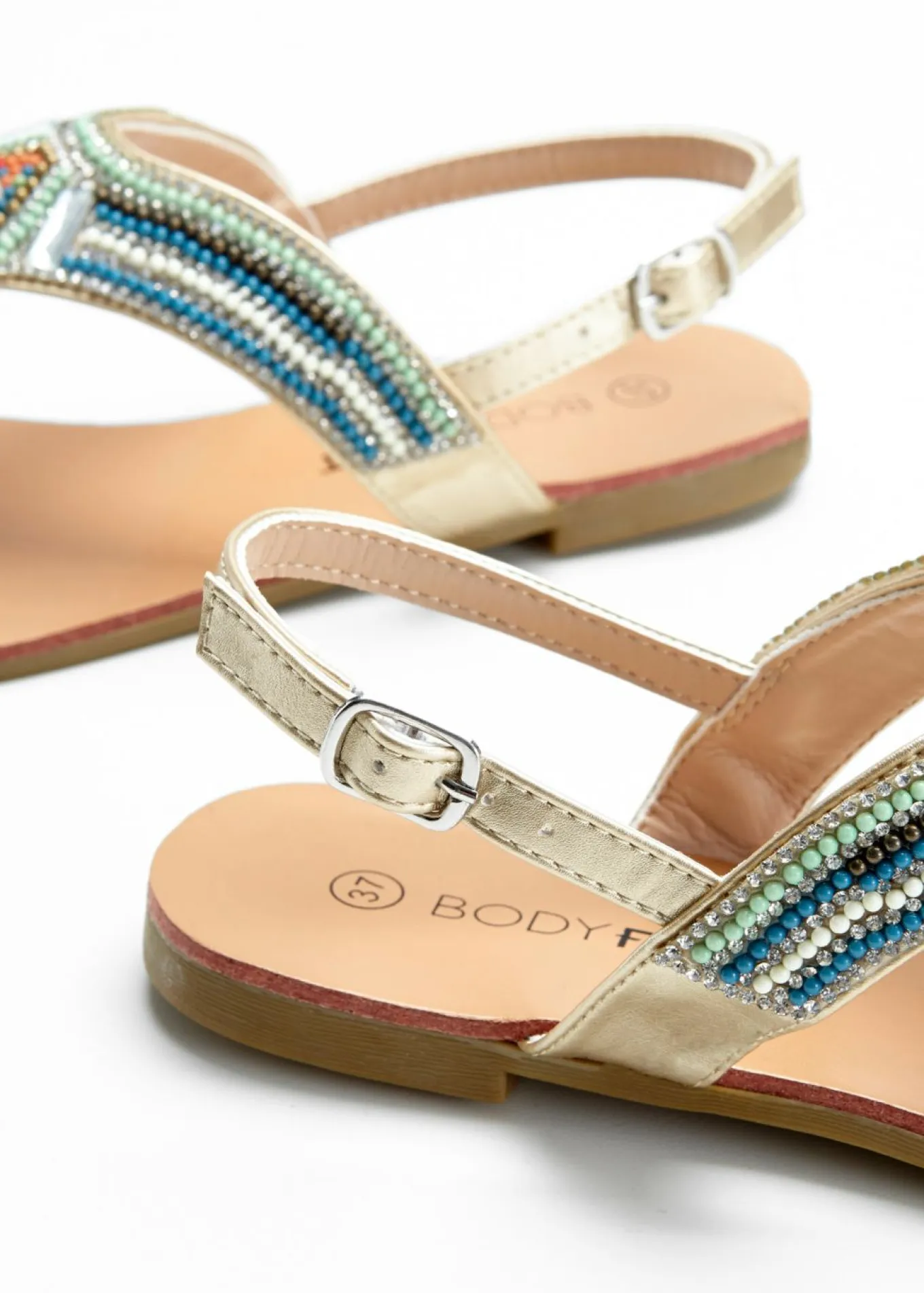 Sandalias con abalorios