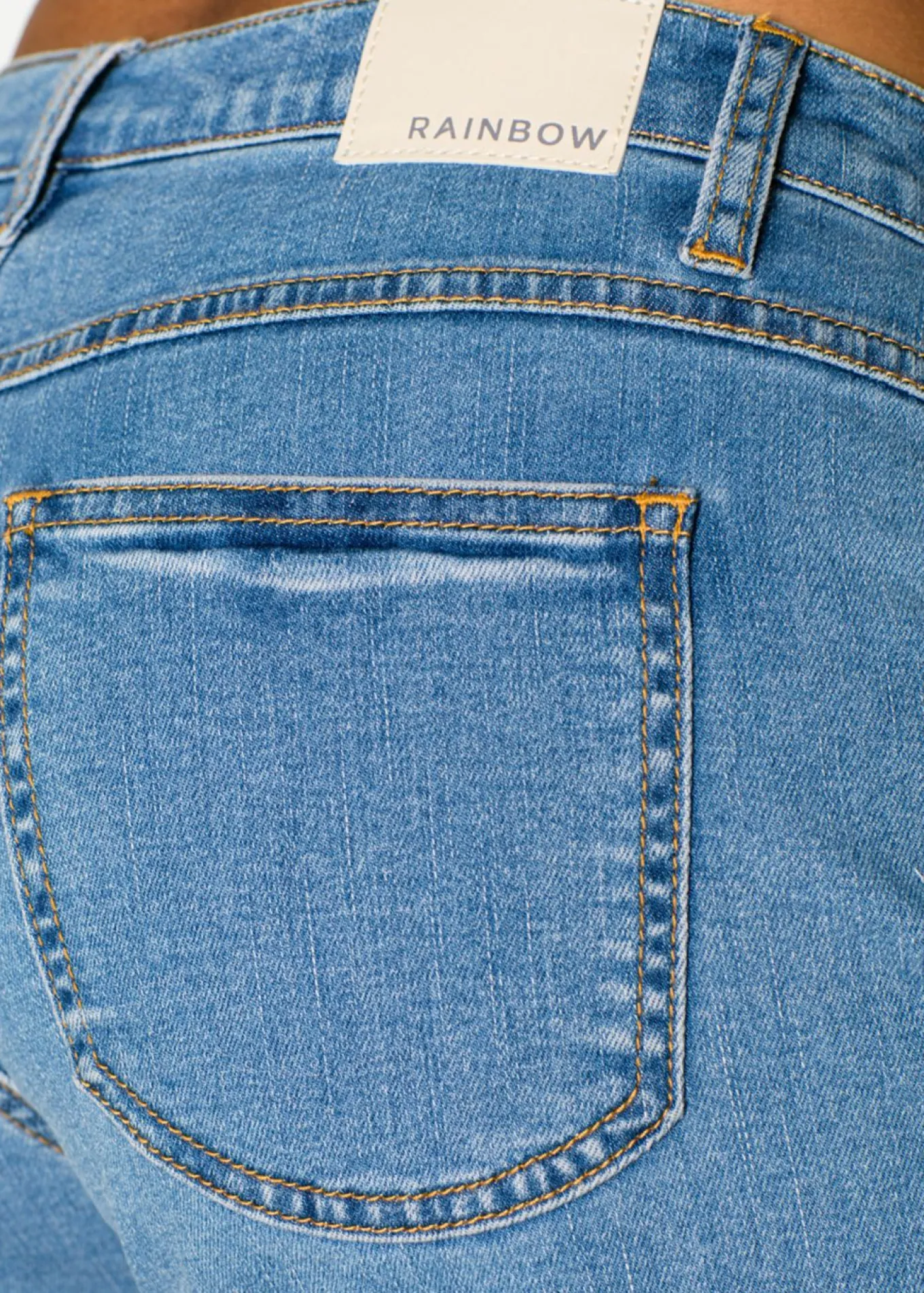 Shorts vaqueros con rotos y rasgaduras