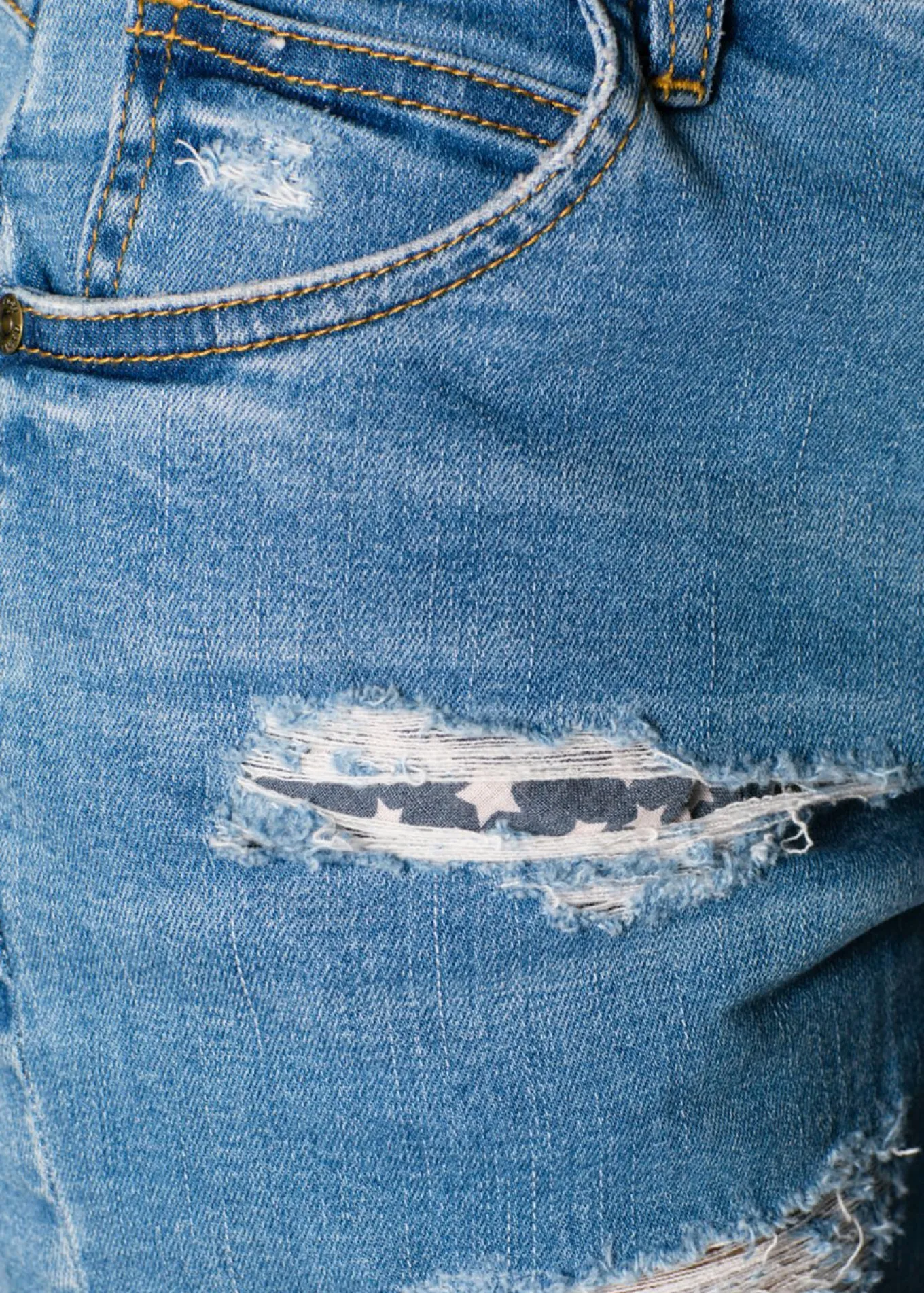 Shorts vaqueros con rotos y rasgaduras