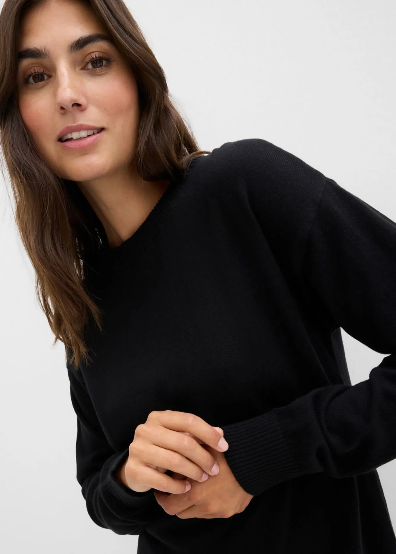 Suave jersey premamá de algodón orgánico con aberturas para la lactancia
