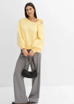 Sudadera ancha con un hombro al descubierto
