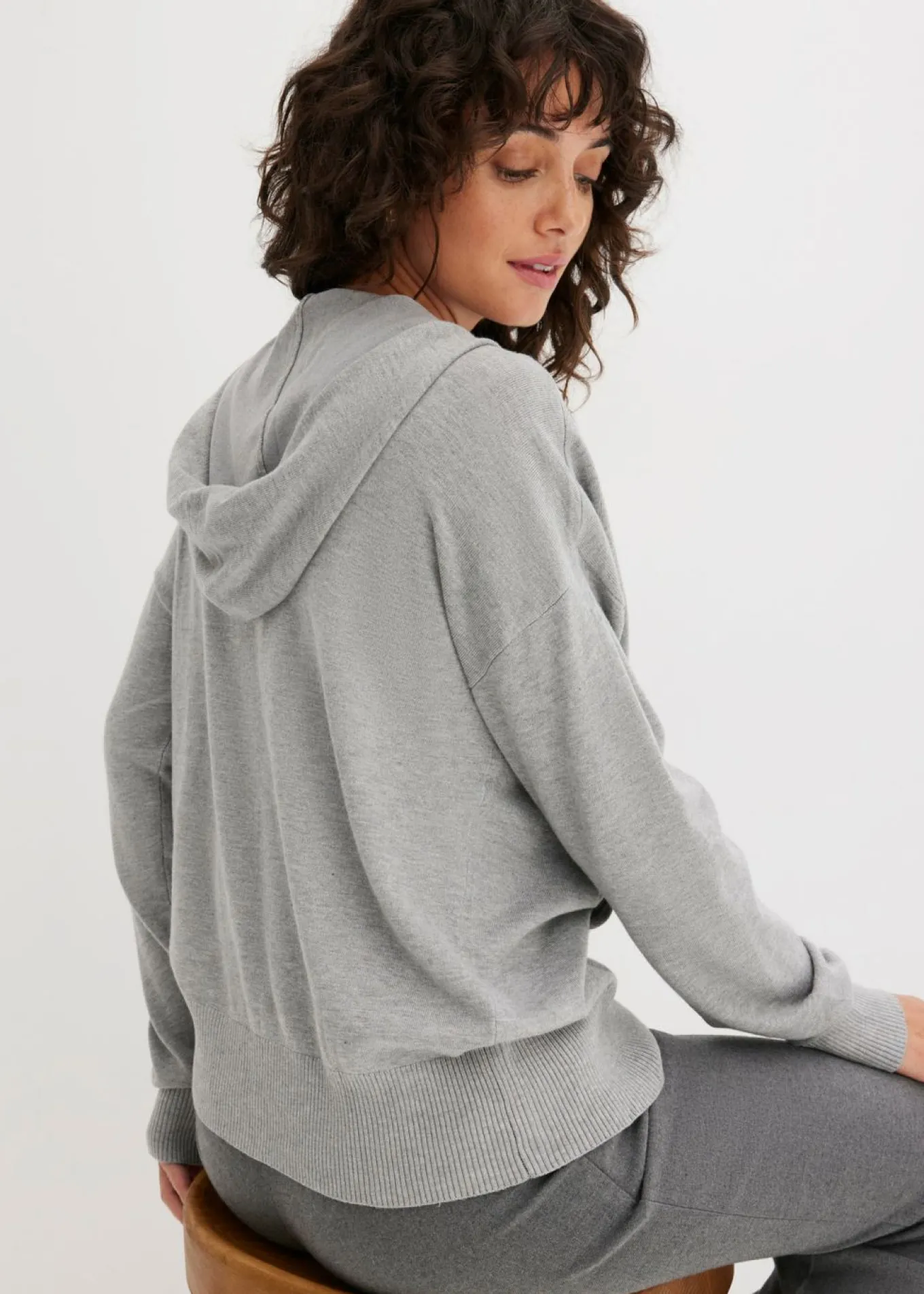 Sudadera con capucha de punto y bolsillo canguro en mezcla de viscosa