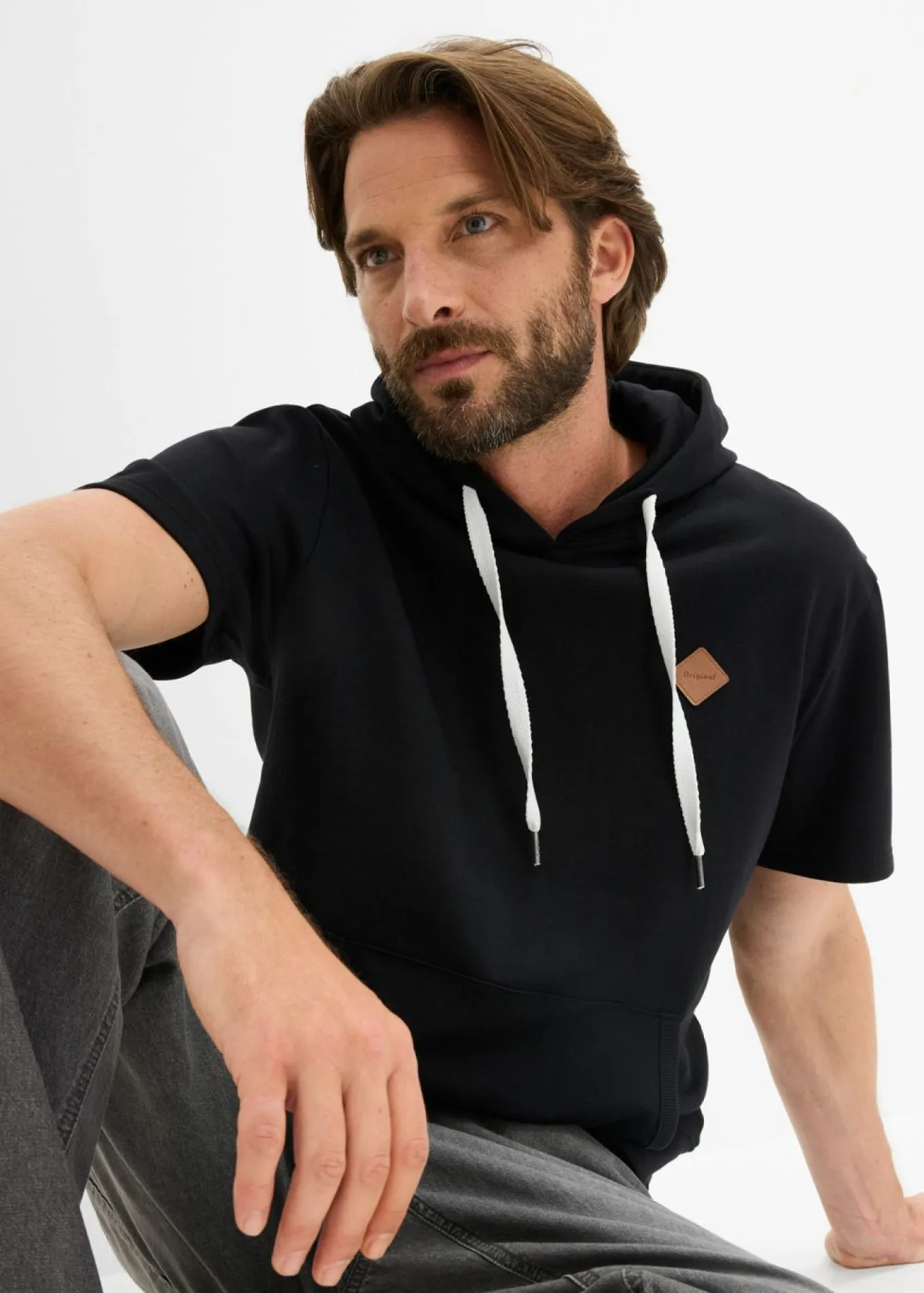 Sudadera con capucha y manga corta
