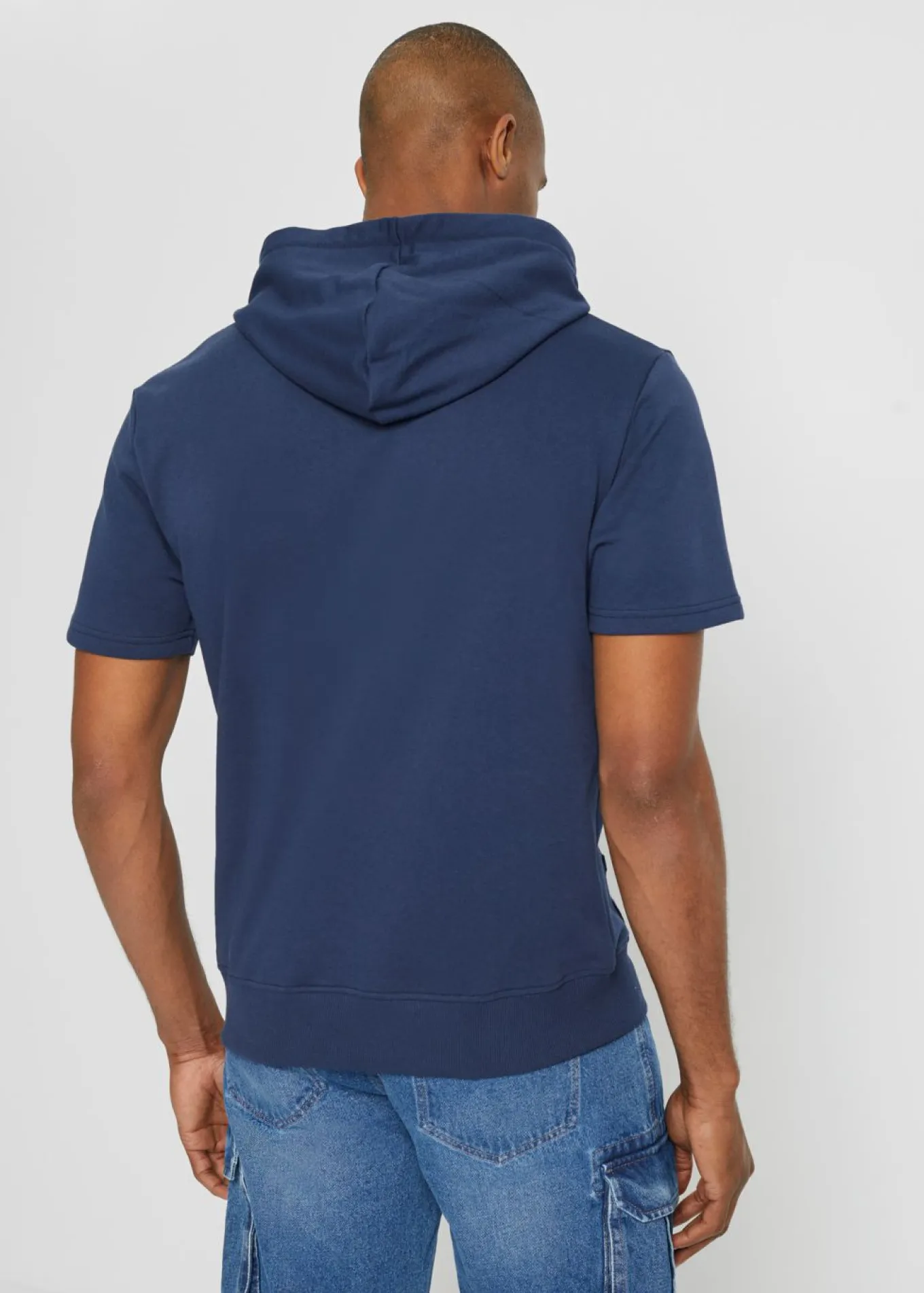 Sudadera con capucha y manga corta