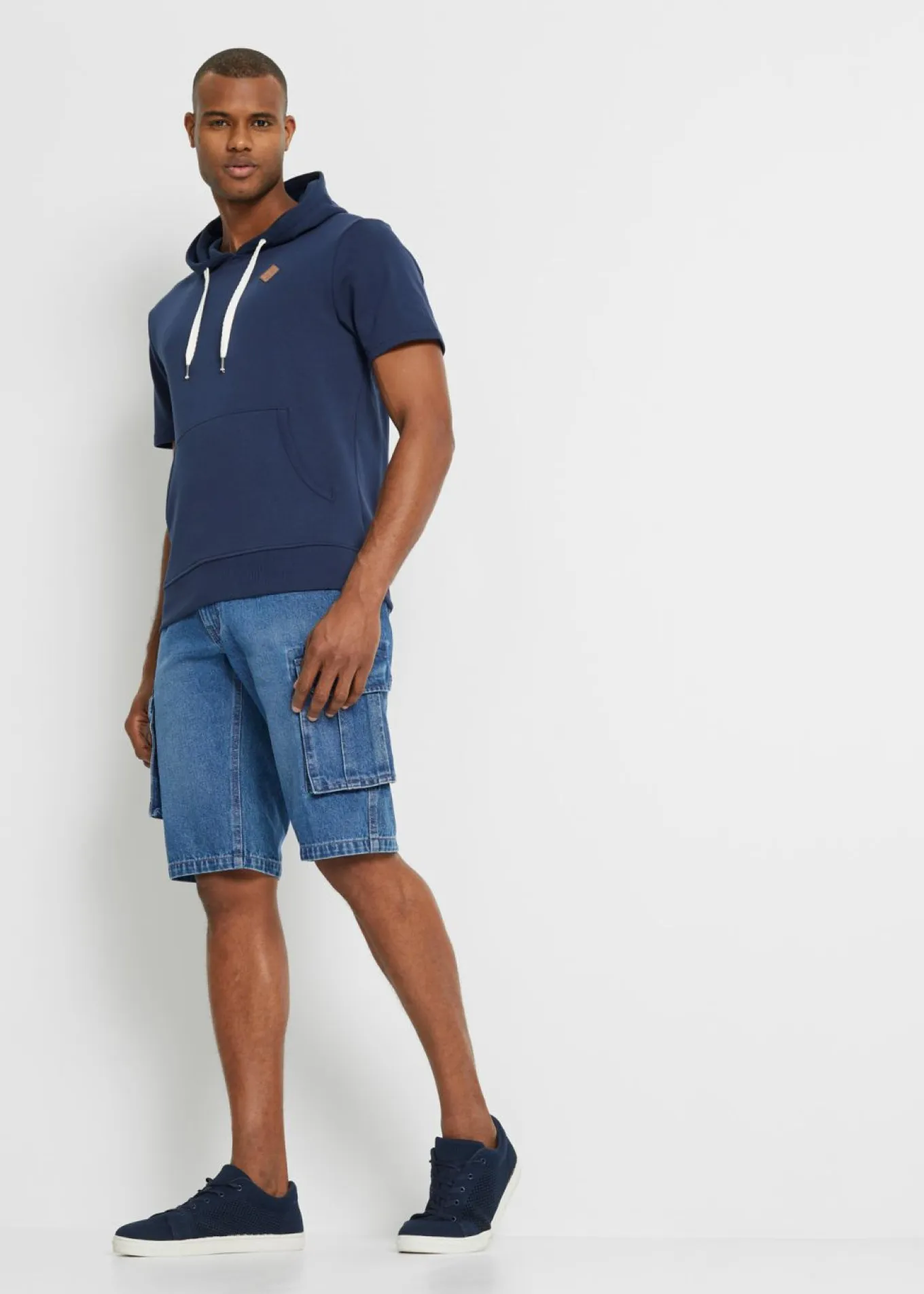Sudadera con capucha y manga corta