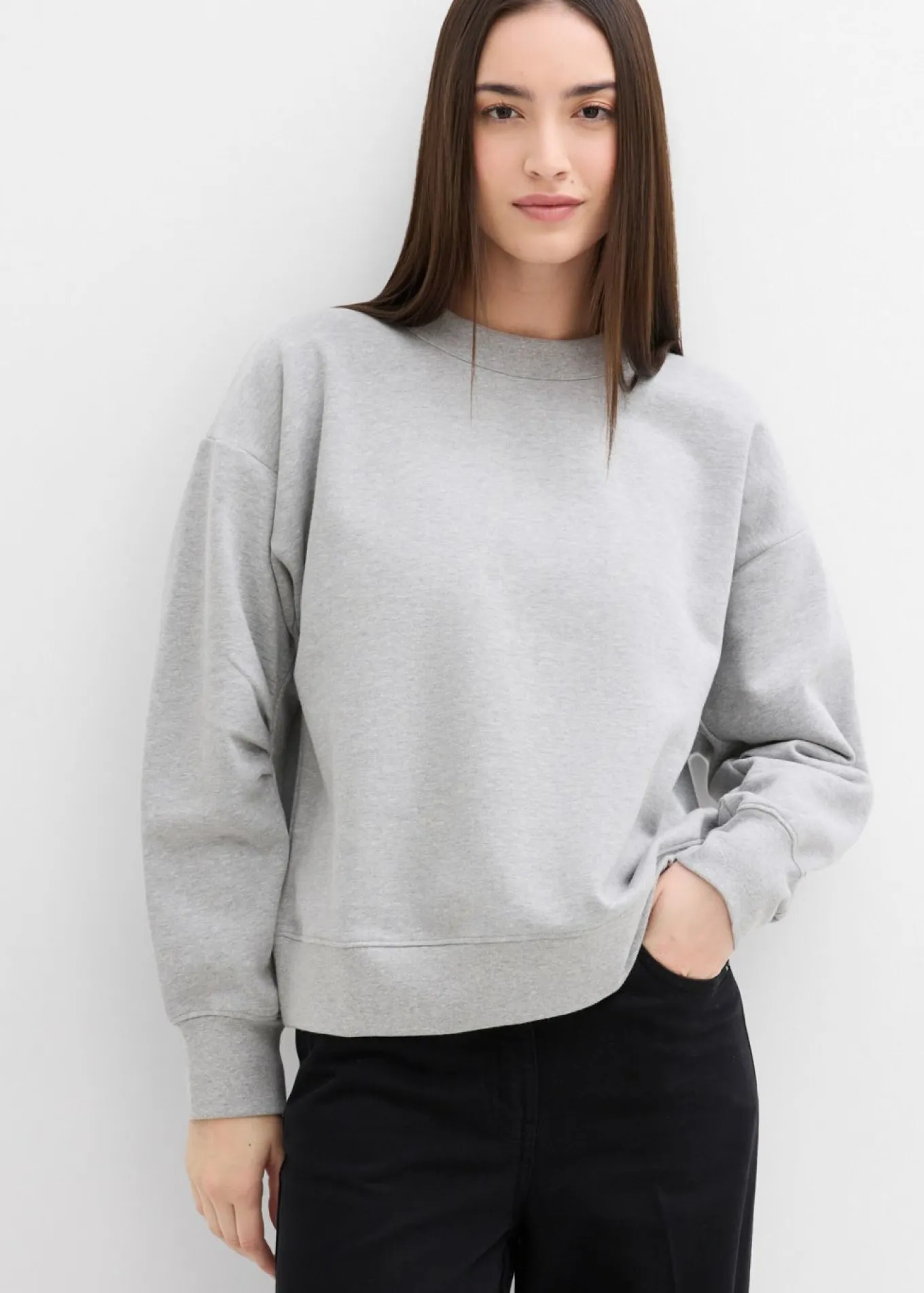Sudadera de algodón orgánico con cuello ancho de canalé