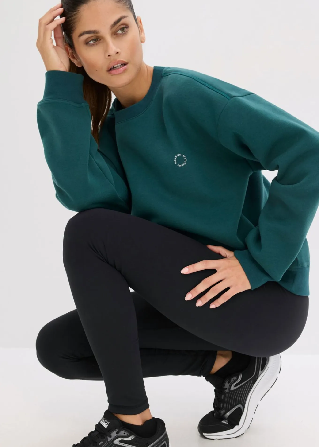 Sudadera térmica de material de secado rápido con corte holgado