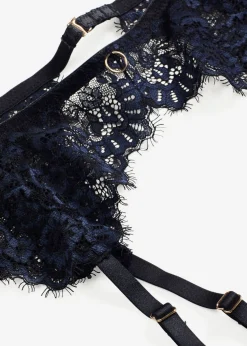Sujetador de tirantes halter con delicado encaje fino