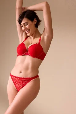 Tanga con encaje de corazones