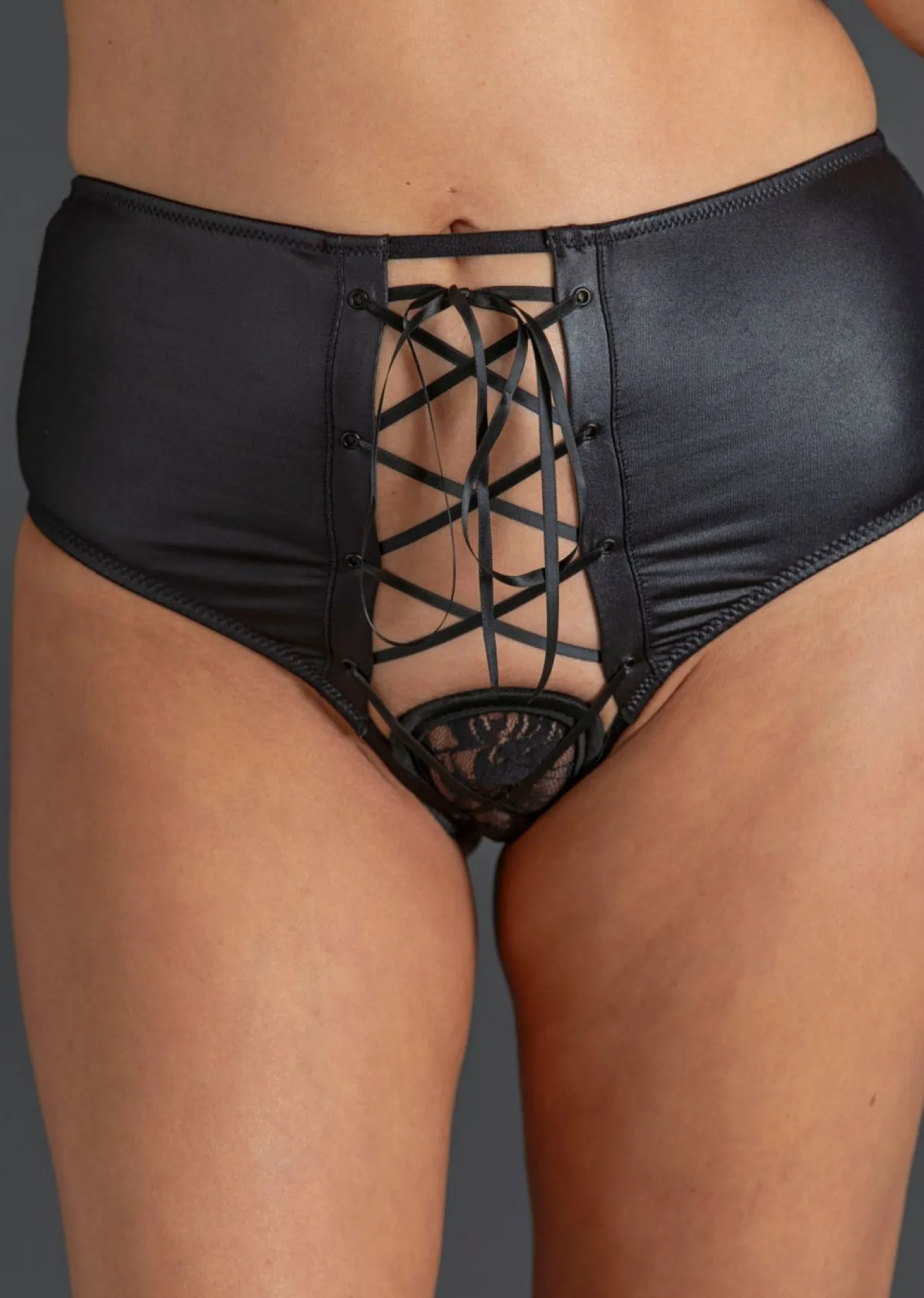 Tanga de talle alto con abertura