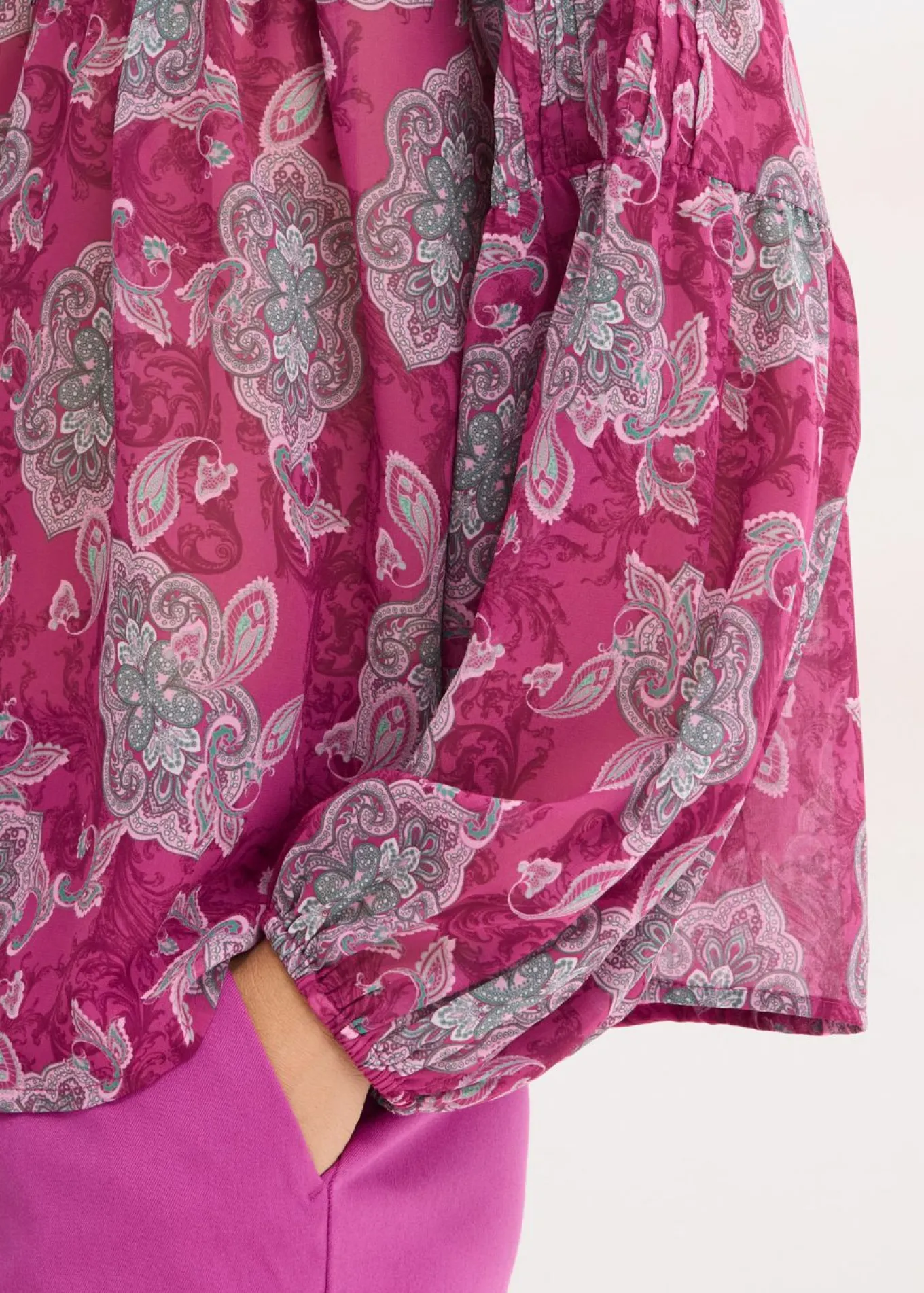 Túnica de gasa con patrón paisley