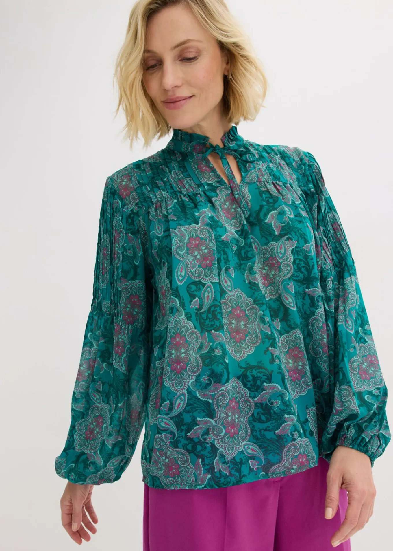 Túnica de gasa con patrón paisley