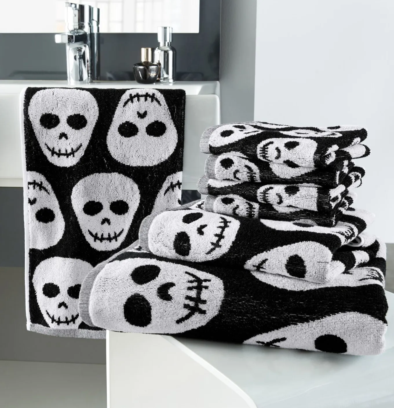 Toalla de mano de algodón con estampado de calaveras