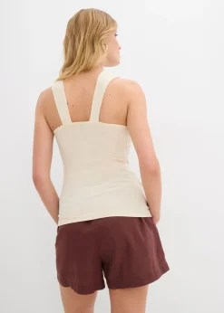 Top anudado al cuello con hebilla decorativa