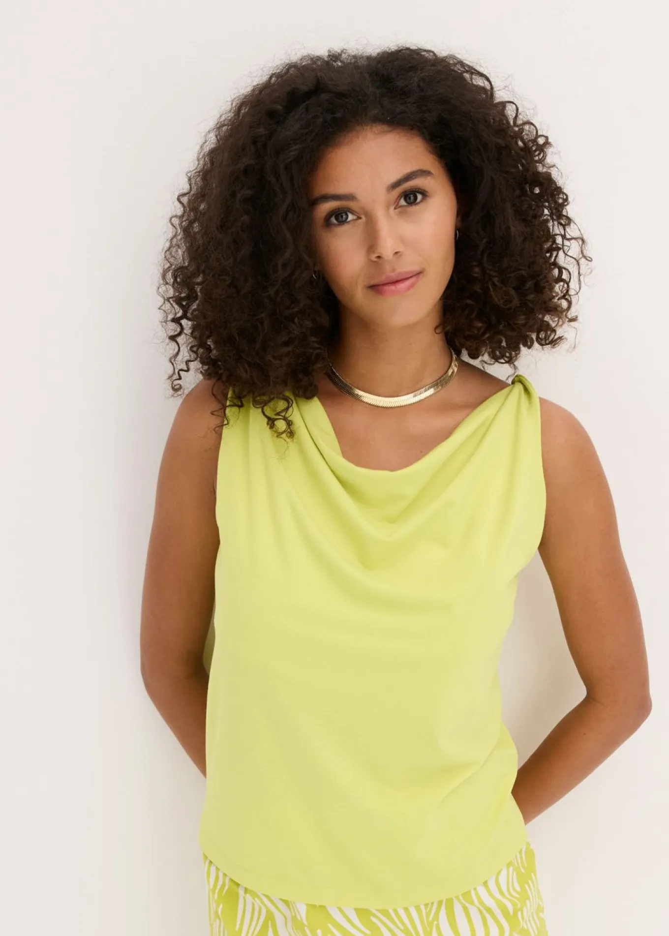 Top con detalle anudado
