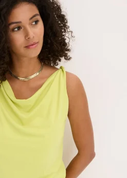 Top con detalle anudado